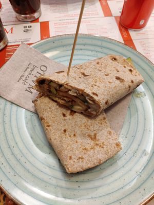 Piadina integrale al seitan, mozzarella di riso, funghi, zucchine e pomodorini at Otivm Bar in Padua