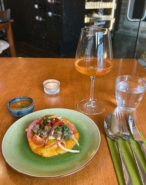 Saalbutes
Beliz

Deep fried corn tortilla, Tempeh and house-made Belizean Chilli Sauce at Klorofüll in Tallinn