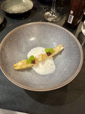 Sous vide gegaarde asperge met kokos schuim en limoen  at Restaurant 1487 in Zevenaar