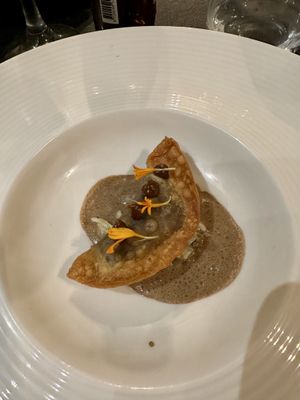 Gyoza met shiitake en gerookte knoflook en kool  at Restaurant 1487 in Zevenaar