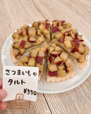 vegan sweet potato tart at PetitBaril in Otaru