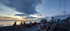 Sunset viewing while eating.. at Roch Cuisine in San Juan Siquijor
