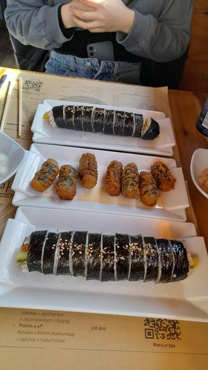 Kimbap y gimmari at Maru in Recoleta