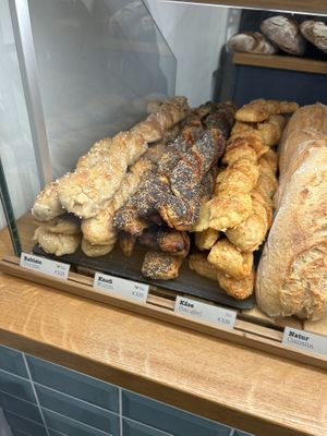 Knofi Wurzn 3,25€, Rabiate 3,25€  at brotsüchtig in Linz