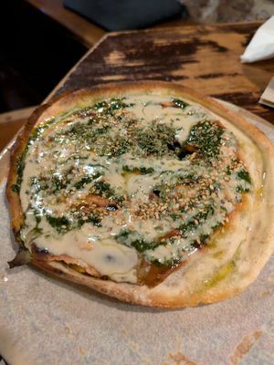 Pesto pita with tofu instead of cheese at Salterio in Barcelona