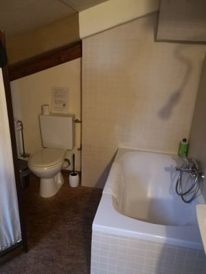 Bad and toilet at In Motion in Bertree