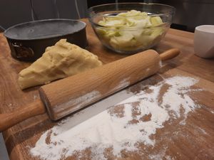 Vegan apple pie in the making at KLOFFIE in Tilburg