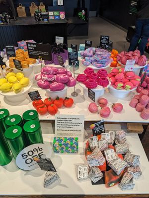 Bath melt display and seasonal sales at LUSH in Reno