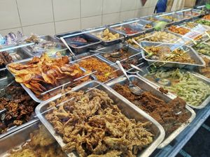 Buffet option soooo manyyyyyyyy at Kehidupan Tidak Pernah Berakhir in Bandung