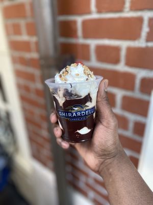 Sundae #Veganuary at Disneyland - Ghirardelli in Anaheim