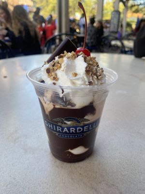 Sundae #Veganuary at Disneyland - Ghirardelli in Anaheim
