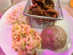 The oyster mushrooms were delicious. The mash potatoes were gross. The flavor was pepper and more pepper. I’ll stick to Colton location #Veganuary at Viva Vegan Diner in Upland