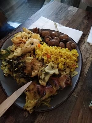 spinach lasagna (the other vegetarian warm food option that day), bulghur salad (vegan), mushrooms, tortelloni salad (vegetarian)  #Veganuary at Ivi's Veggie & Coffee Dreams in Bamberg