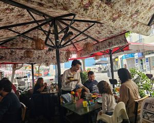Flowery awnings. at Sem Horas in Setubal