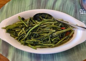Stir fried morning glory at ros'niyom in Bangkok