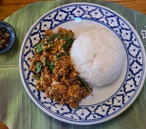 Minced vegan pork with rice at ros'niyom in Bangkok