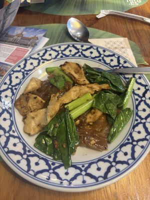   at ros'niyom in Bangkok