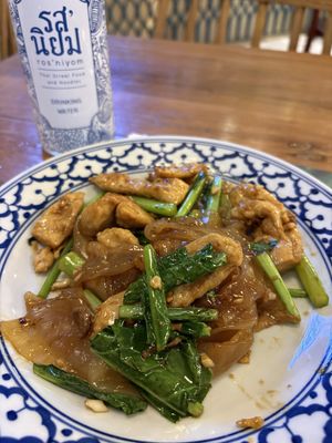 flat wide rice noodles with no eggg  at ros'niyom in Bangkok