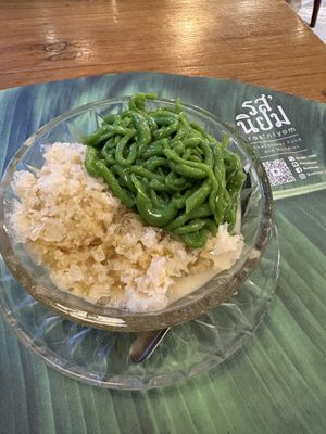 shaved ice with pandan noodles in coconut milk   at ros'niyom in Bangkok