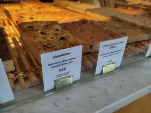 All the fougasses (focaccia) are vegan (as a focaccia usually is...) at Chambelland in Brussels