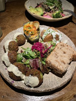 Falafel con patatas trufadas y Avocado Grill  at Honest Greens - Caleido in Madrid