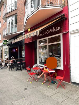 Outside seating at Kim's Kitchen in Hamburg