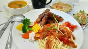 vegan speghetti at Loving Hut 愛家 - QingZhong St in Tainan