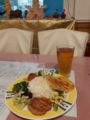 Chinese Set Meal with Mushroom Steak (NT$ 150) and TREE Top Apple Juice (NT$ 40) at Loving Hut 愛家 - QingZhong St in Tainan