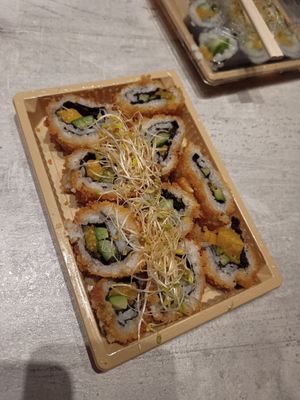 Fried fresh and sweet maki at Maki Maki in Brussels