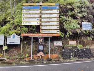 Turn left to hillview restaurant at Restoran Hill View - 山景中西餐室 in Pahang