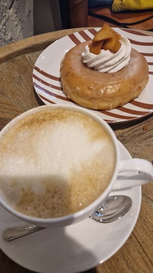 Donut de manzana at VegAmazing Doughnuts - Tirso de Molina in Madrid