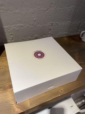 Caja donuts  at VegAmazing Doughnuts - Tirso de Molina in Madrid