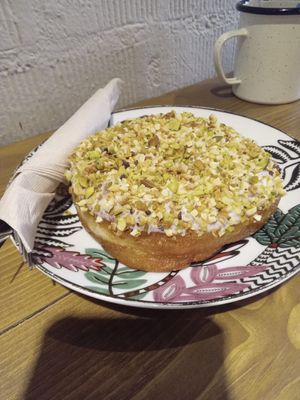 Donut de pistacho vegano at VegAmazing Doughnuts - Tirso de Molina in Madrid
