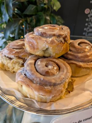 Cinammon rolls at VegAmazing Doughnuts - Tirso de Molina in Madrid