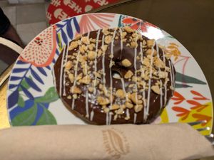 Pb chocolate donut at VegAmazing Doughnuts - Tirso de Molina in Madrid