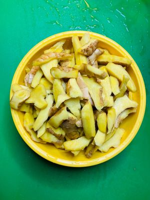 Fresh Organic Ginger

Juice, Smoothies as well as n to Food, IceCream, Meal Prep, HealthFood Class, Catering &  More 

www.theitaljuciery.com at The Ital Juciery Company Vegan & Flexitarian Kitchen in Hartford