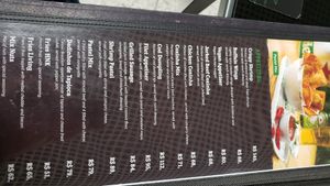 Appetizers including "vegan appetizer" which are chicken nuggets. Expensive at R$80.

Entrada vegana - frango vegano. Muito caro (R$80). at GRU - Living Heineken - T3 in Sao Paulo