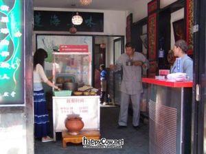 Help yourself at Yi Ran Tang Vegetarian Buffet in Dali