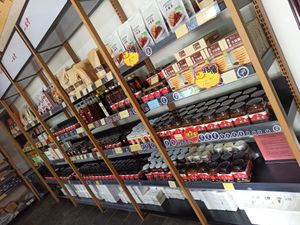 shop at Yi Ran Tang Vegetarian Buffet in Dali