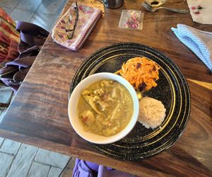 Vegan curry with rice and salad at CUL&CUL - Cultivo y Cultura in Queretaro