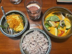 Fried avocado and tofu curry with rice   at Greentable in Hamburg