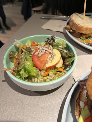Salat zum Burger  at Katzentempel - Erlangen in Erlangen