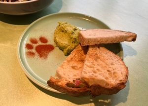 Olivenmix mit 3 Ecken Tempelbrot  at Katzentempel - Erlangen in Erlangen