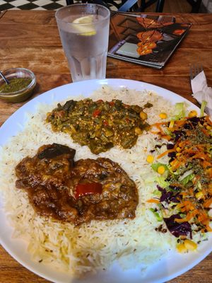 Reis mit okrashoten und Aubergine at Die Waffel in Offenbach