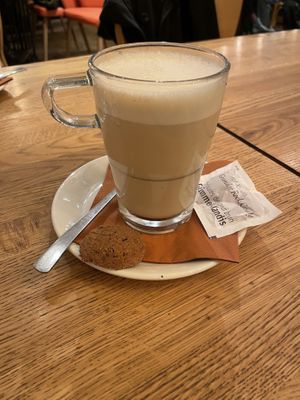 Oat milk chai latte - Bar Celona, Bremen  at Cafe & Bar Celona - Liebfrauenkirchhof in Bremen