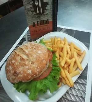 Haburguesa vegana, imitación carne. at Mesón Pizzería A Fuga in Xove