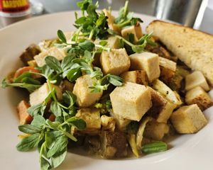 Green Curry Coconut Hash w/ Tofu & Gluten-Free Bread at Ma Mosa's in Grants Pass
