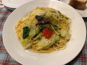 vegan peperoncino (olive oil, garlic, pepper) pasta with lots of vegetables at Sasso Nero in Kuroishi