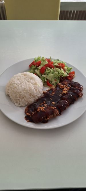 Smoked seitan with tamarind sauce at Loving Hut in Helsinki