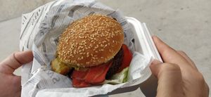 Hamburguesa selvática 💚 at Míleljos Vegan in Alicante